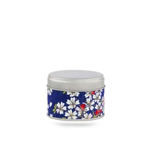 boîte à thé Kawazu 20 g voyage washi bleu nuit motif fleurs blanches touches rouges, couvercle argenté